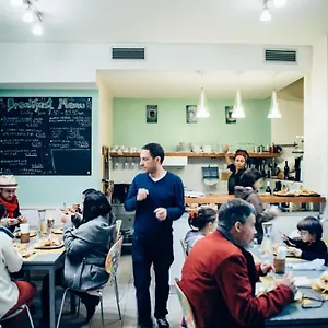  Hostal The Beehive Italia